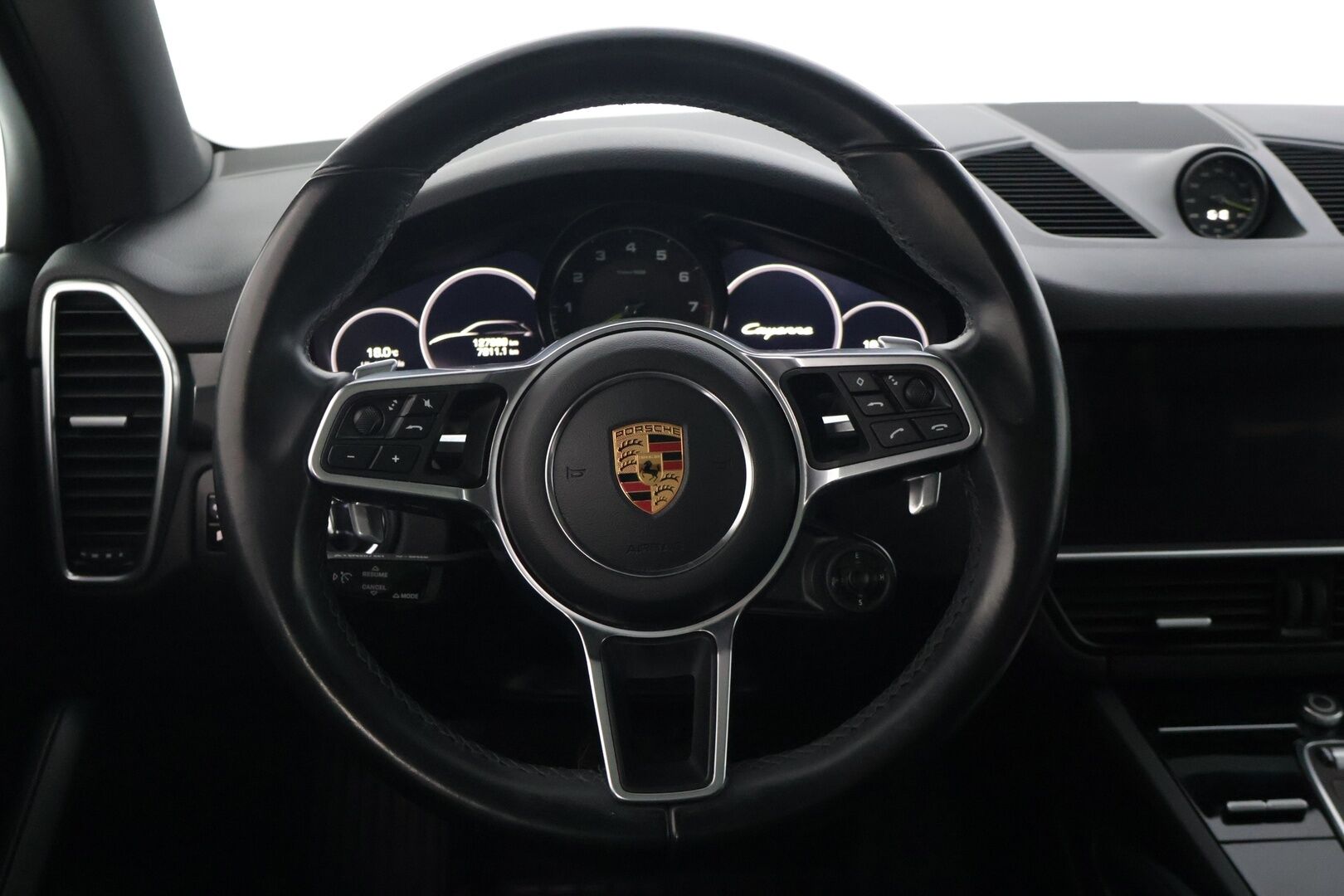 Porsche Cayenne 2019 E-Hybrid - |360-Kamera | 14-ist | BOSE | Sport Chrono | Panorama | Muisti | PASM | Sähköinen koukku | Kahdet Renkaat Näyttävillä Vanteilla | Viim. Huolto 3/26 |