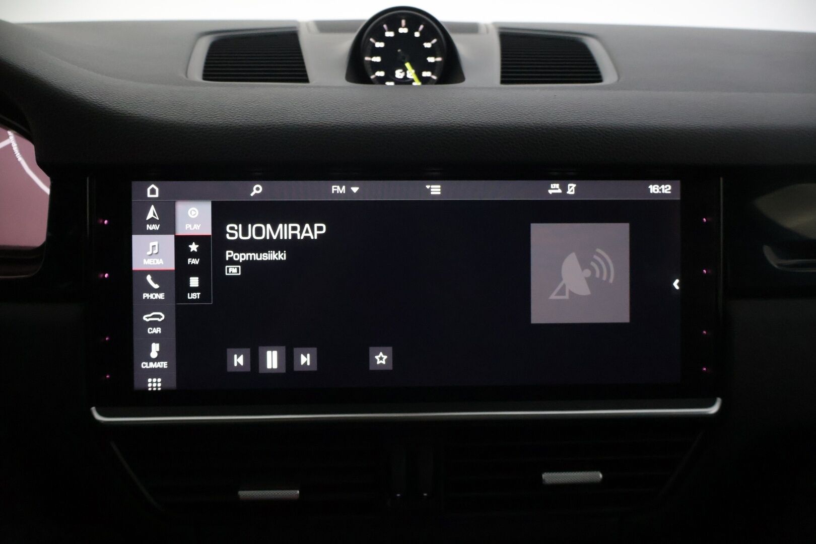 Porsche Cayenne 2019 E-Hybrid - |360-Kamera | 14-ist | BOSE | Sport Chrono | Panorama | Muisti | PASM | Sähköinen koukku | Kahdet Renkaat Näyttävillä Vanteilla | Viim. Huolto 3/26 |