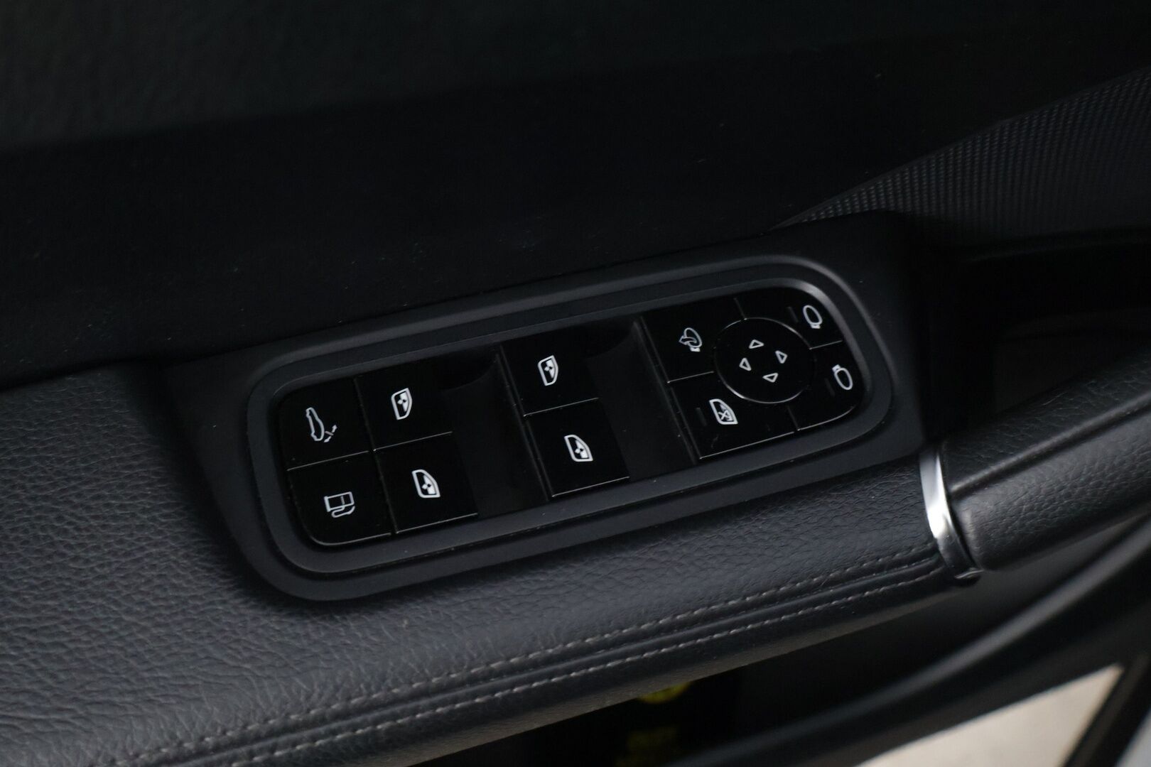 Porsche Cayenne 2019 E-Hybrid - |360-Kamera | 14-ist | BOSE | Sport Chrono | Panorama | Muisti | PASM | Sähköinen koukku | Kahdet Renkaat Näyttävillä Vanteilla | Viim. Huolto 3/26 |