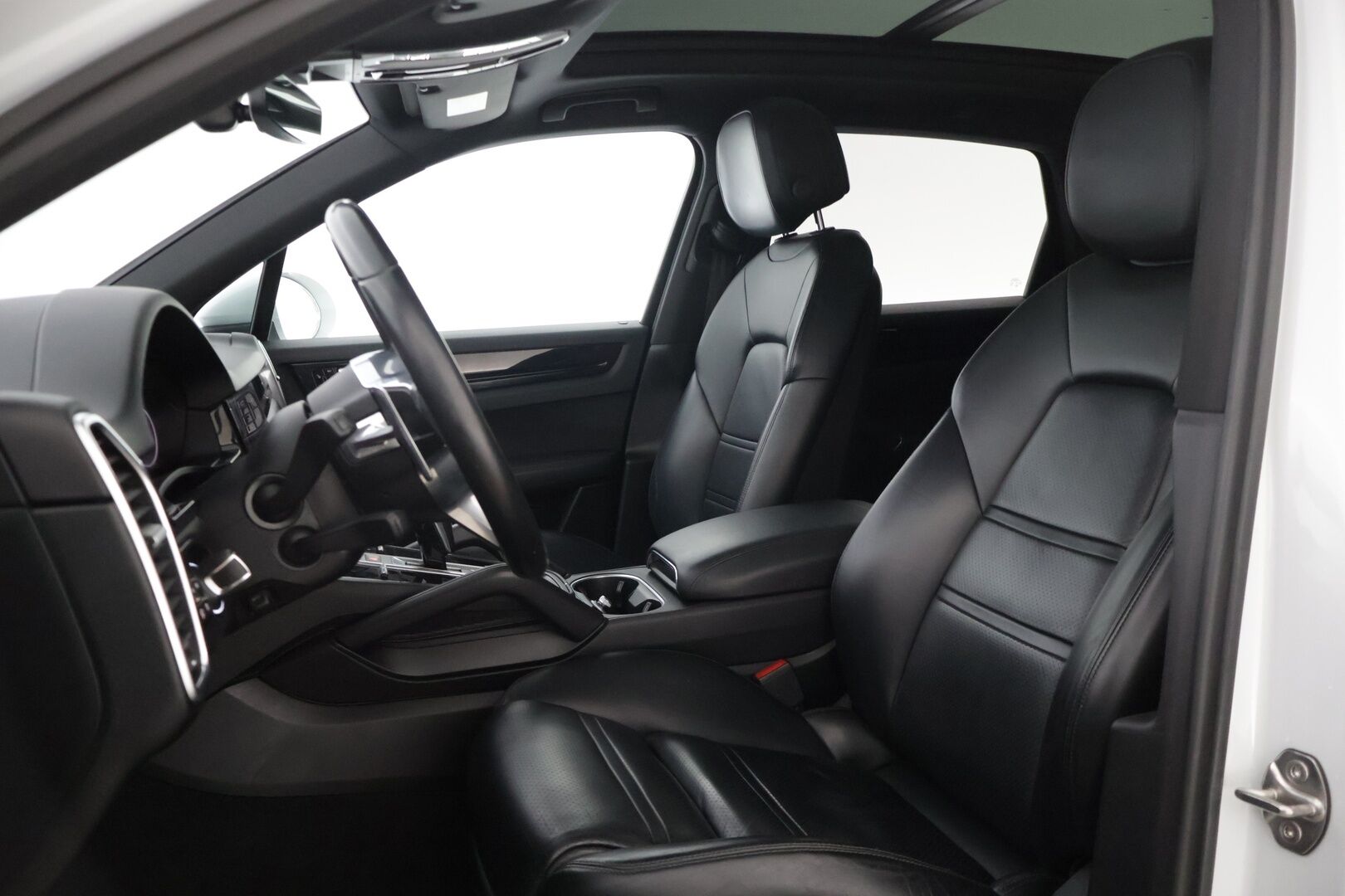 Porsche Cayenne 2019 E-Hybrid - |360-Kamera | 14-ist | BOSE | Sport Chrono | Panorama | Muisti | PASM | Sähköinen koukku | Kahdet Renkaat Näyttävillä Vanteilla | Viim. Huolto 3/26 |