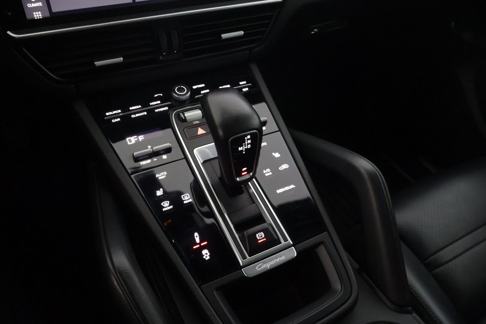 Porsche Cayenne 2019 E-Hybrid - |360-Kamera | 14-ist | BOSE | Sport Chrono | Panorama | Muisti | PASM | Sähköinen koukku | Kahdet Renkaat Näyttävillä Vanteilla | Viim. Huolto 3/26 |
