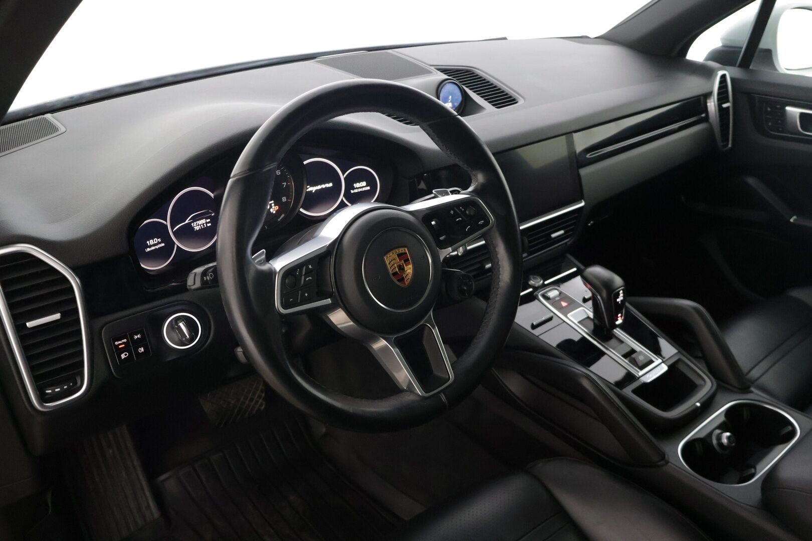Porsche Cayenne 2019 E-Hybrid - |360-Kamera | 14-ist | BOSE | Sport Chrono | Panorama | Muisti | PASM | Sähköinen koukku | Kahdet Renkaat Näyttävillä Vanteilla | Viim. Huolto 3/26 |