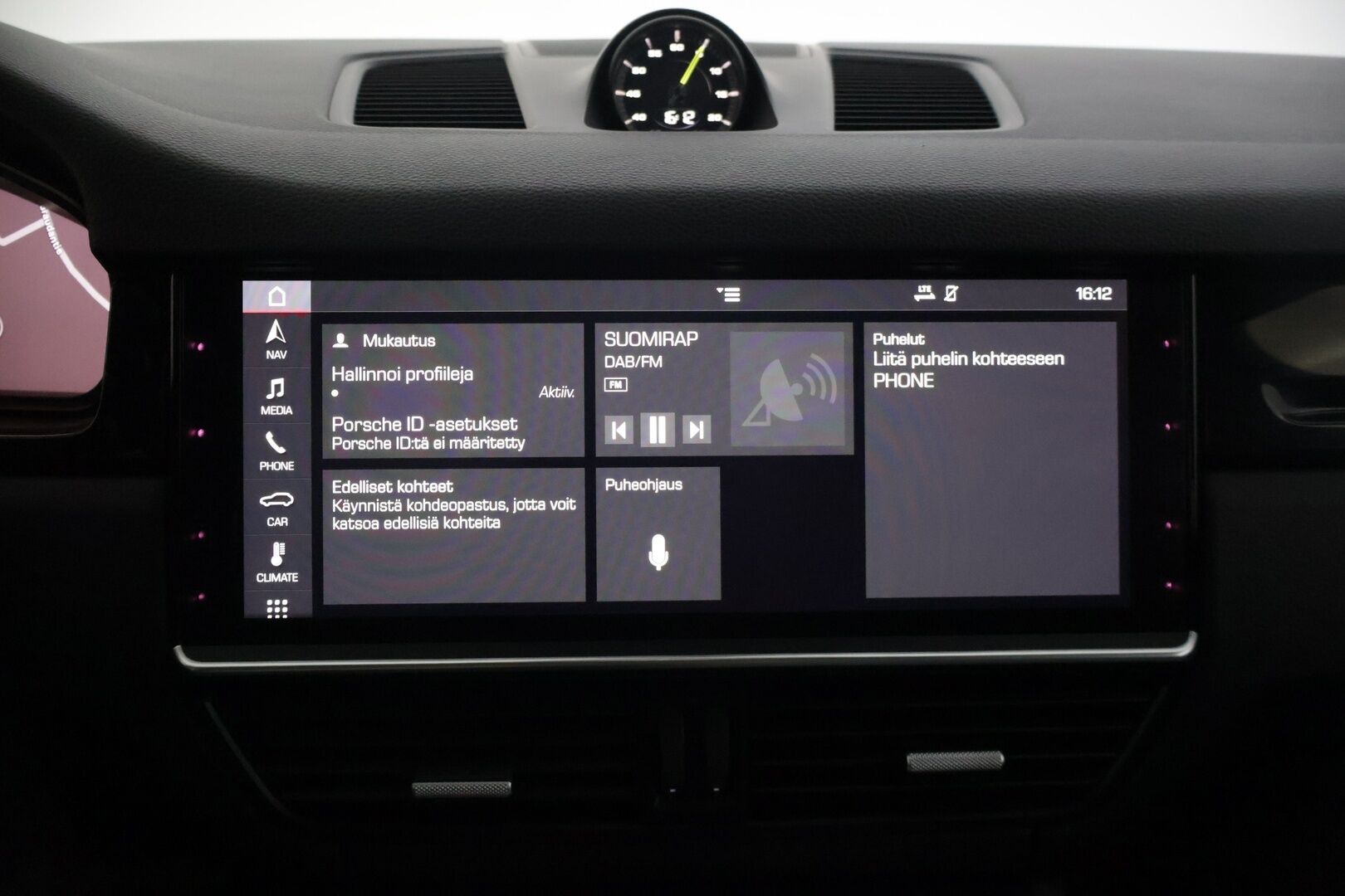 Porsche Cayenne 2019 E-Hybrid - |360-Kamera | 14-ist | BOSE | Sport Chrono | Panorama | Muisti | PASM | Sähköinen koukku | Kahdet Renkaat Näyttävillä Vanteilla | Viim. Huolto 3/26 |