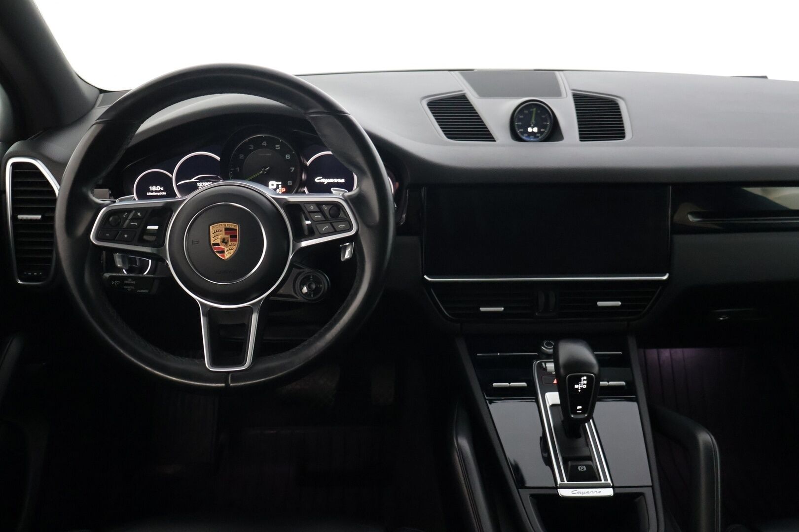 Porsche Cayenne 2019 E-Hybrid - |360-Kamera | 14-ist | BOSE | Sport Chrono | Panorama | Muisti | PASM | Sähköinen koukku | Kahdet Renkaat Näyttävillä Vanteilla | Viim. Huolto 3/26 |