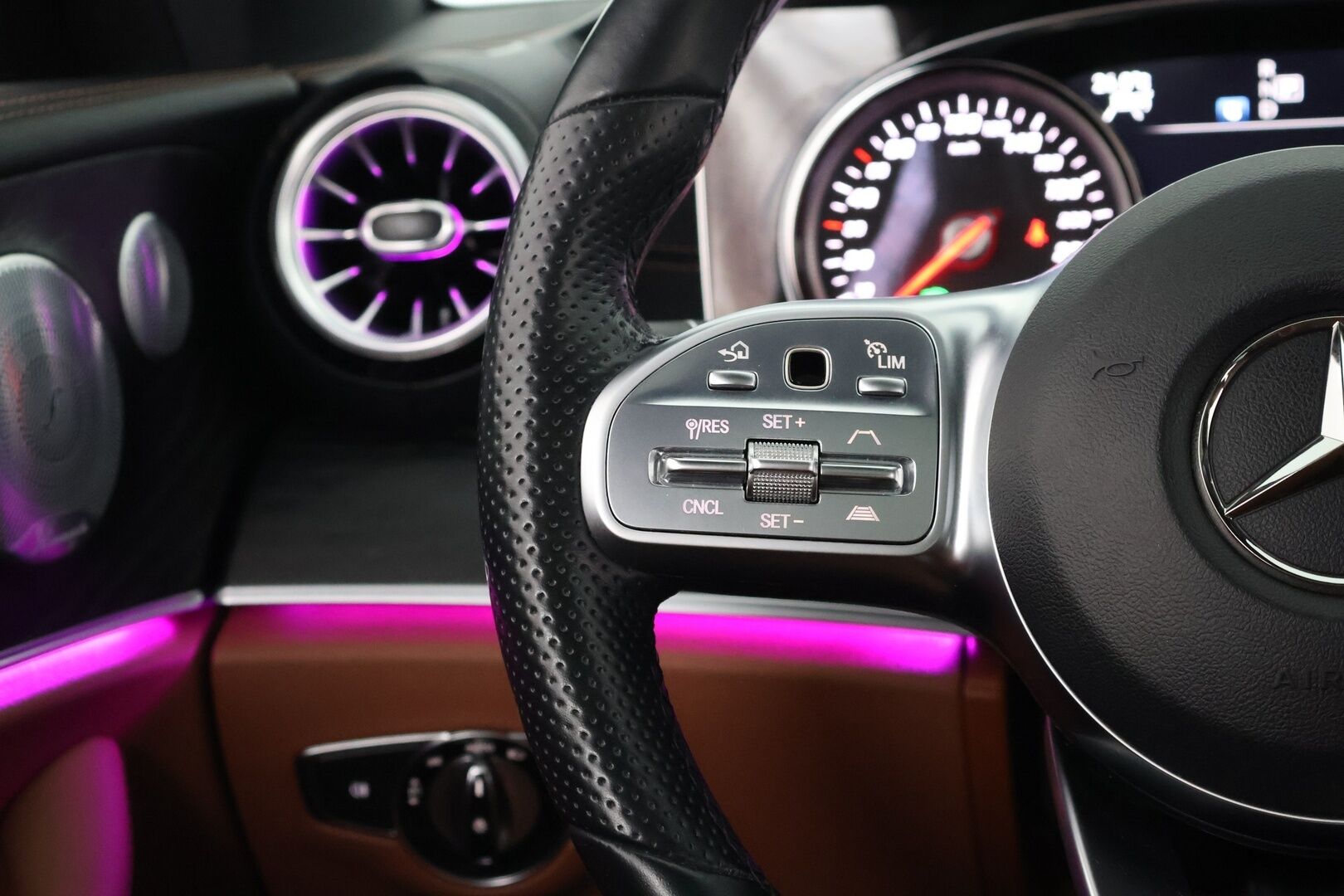 Mercedes-Benz E 2018 220 d A Coupé 9G AMG - | Distronic+ | Burmester | Webasto | Kattoluukku | P-Kamera | Night -paketti | Ambient | LED High Perf