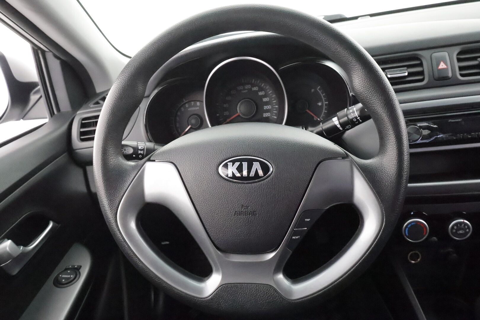Kia Rio 2016 1,4 ISG EX Sedan * Automaattinen Ilmastointi / Pioneerin mankka / Kahdet Renkaat / Juuri Huollettu* - HULLUT AVAJAISHULINAT KORKOTARJOUS 3,29 %
