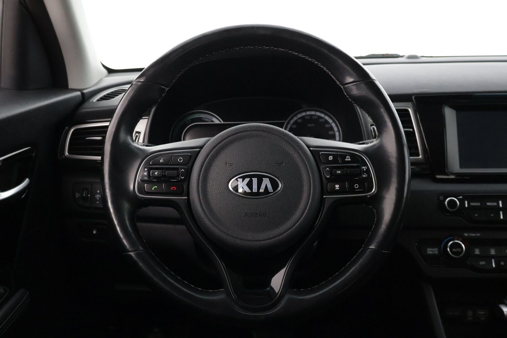 Kia Niro 2017 1,6 GDI Hybrid Business Luxury DCT * Vetokoukku / Adaptivakkari / Peruutuskamera / Puolnahka / Navi * - * Luxury varustetaso! / Lämmitettävä ratti / Lohkolämppäri / Todella Hyvin Pidetty *