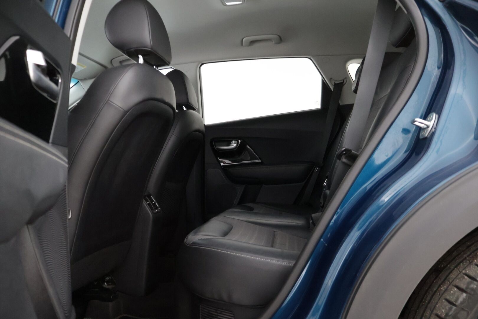 Kia Niro 2017 1,6 GDI Hybrid Business Luxury DCT * Vetokoukku / Adaptivakkari / Peruutuskamera / Puolnahka / Navi * - * Luxury varustetaso! / Lämmitettävä ratti / Lohkolämppäri / Todella Hyvin Pidetty *