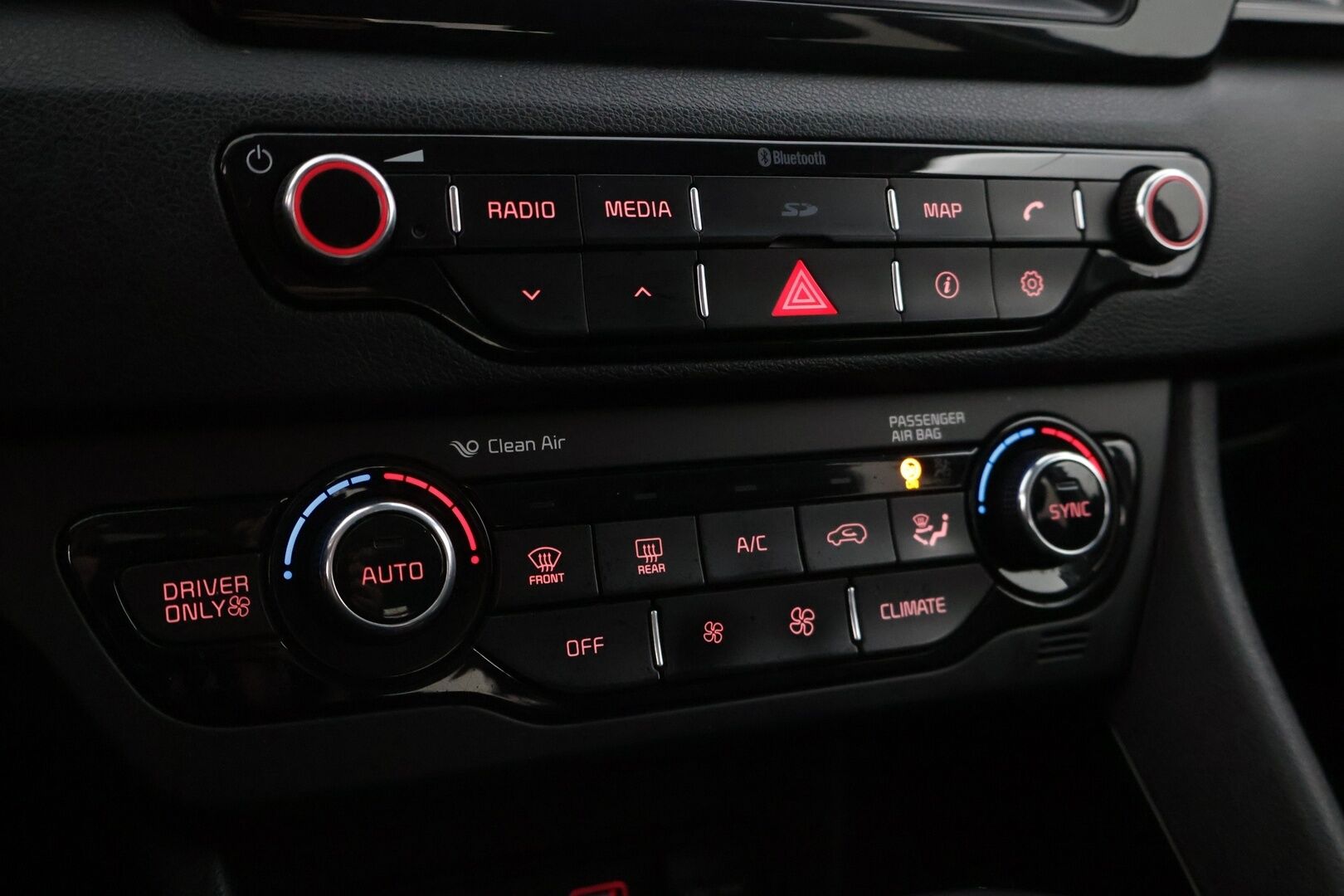 Kia Niro 2017 1,6 GDI Hybrid Business Luxury DCT * Vetokoukku / Adaptivakkari / Peruutuskamera / Puolnahka / Navi * - * Luxury varustetaso! / Lämmitettävä ratti / Lohkolämppäri / Todella Hyvin Pidetty *