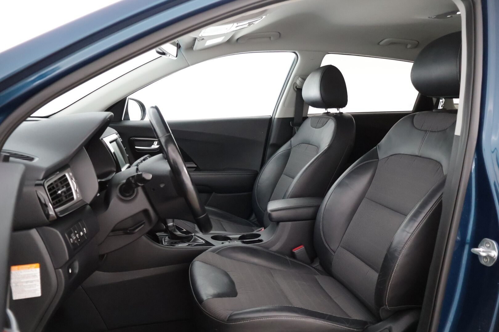 Kia Niro 2017 1,6 GDI Hybrid Business Luxury DCT * Vetokoukku / Adaptivakkari / Peruutuskamera / Puolnahka / Navi * - * Luxury varustetaso! / Lämmitettävä ratti / Lohkolämppäri / Todella Hyvin Pidetty *