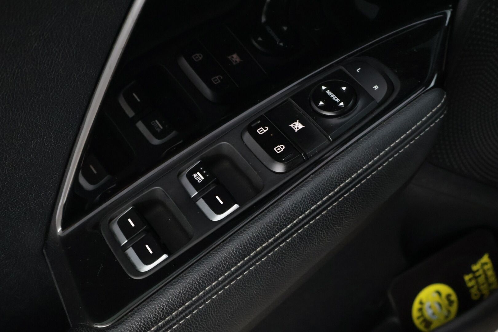 Kia Niro 2017 1,6 GDI Hybrid Business Luxury DCT * Vetokoukku / Adaptivakkari / Peruutuskamera / Puolnahka / Navi * - * Luxury varustetaso! / Lämmitettävä ratti / Lohkolämppäri / Todella Hyvin Pidetty *