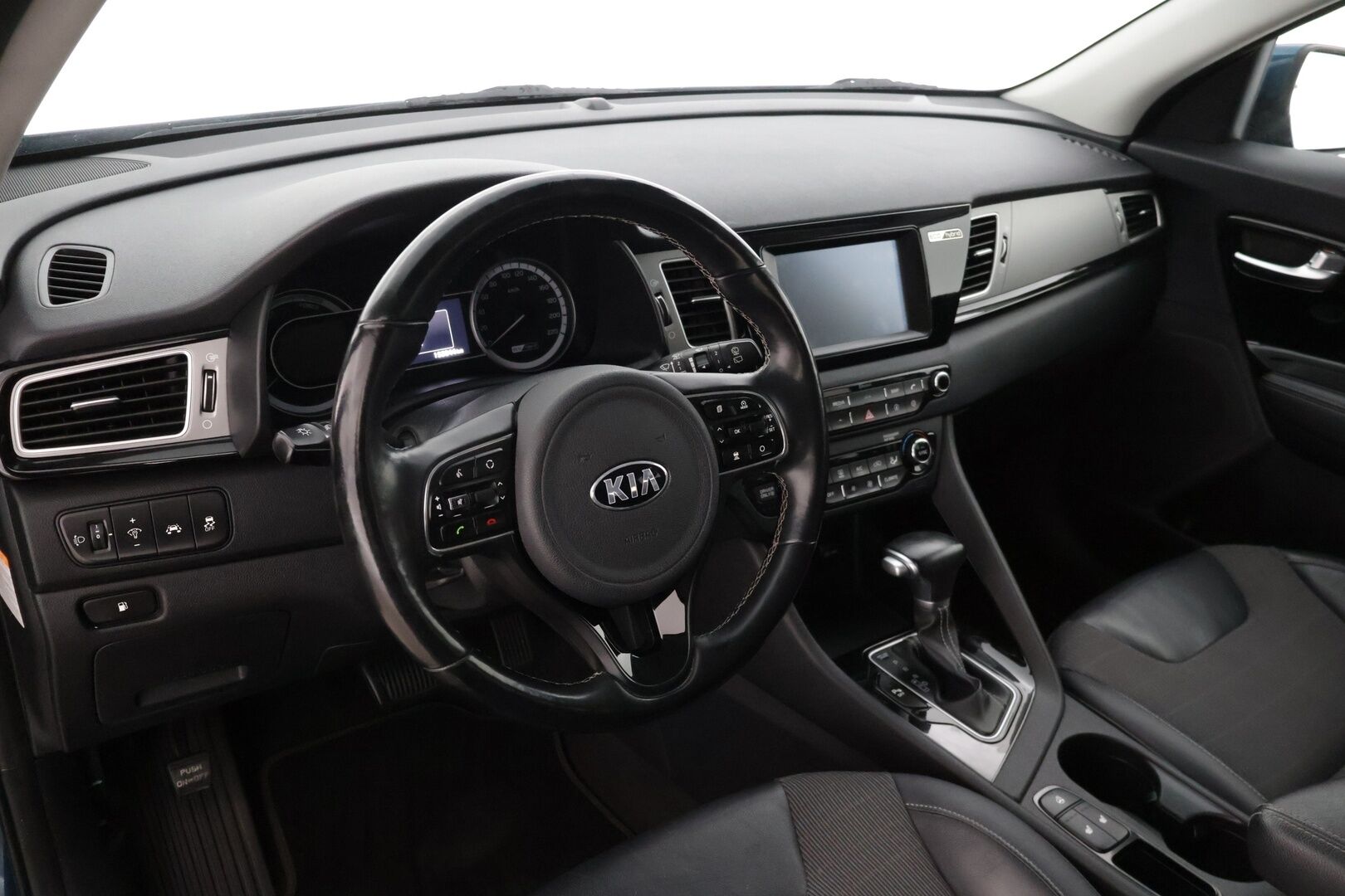 Kia Niro 2017 1,6 GDI Hybrid Business Luxury DCT * Vetokoukku / Adaptivakkari / Peruutuskamera / Puolnahka / Navi * - * Luxury varustetaso! / Lämmitettävä ratti / Lohkolämppäri / Todella Hyvin Pidetty *