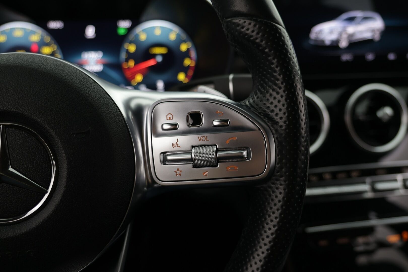 Mercedes-Benz C 2019 180 T A Business AMG * Vakkari / Digimittaristo / P.kamera / Nahkasisusta / Multibeam LED / Sähköpenkit * - Huippusiisti / Kattavasti varusteltu / Hyvin pidetty! - HULLUT AVAJAISHULINAT KORKOTARJOUS 3,29 %