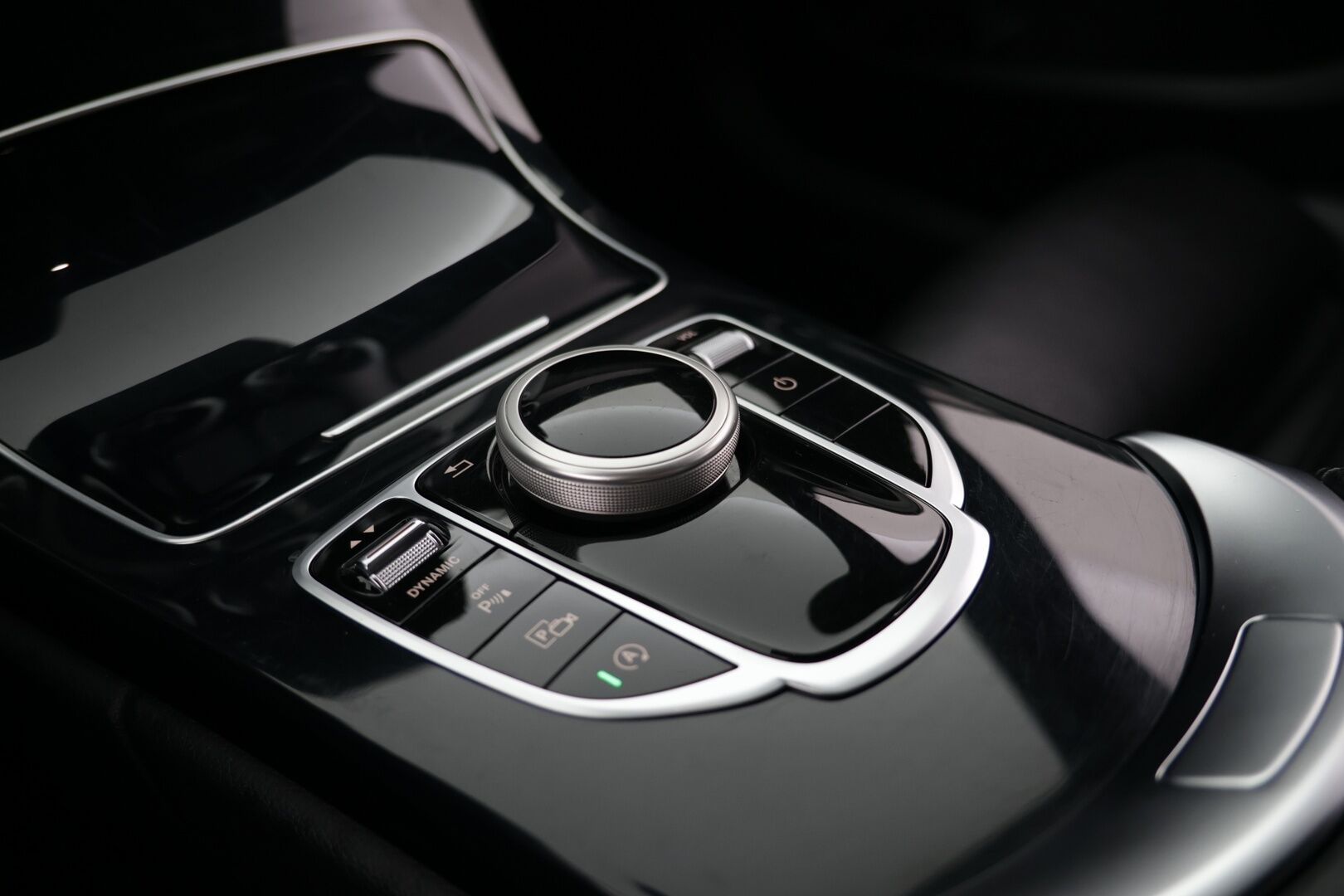 Mercedes-Benz C 2019 180 T A Business AMG * Vakkari / Digimittaristo / P.kamera / Nahkasisusta / Multibeam LED / Sähköpenkit * - Huippusiisti / Kattavasti varusteltu / Hyvin pidetty! - HULLUT AVAJAISHULINAT KORKOTARJOUS 3,29 %