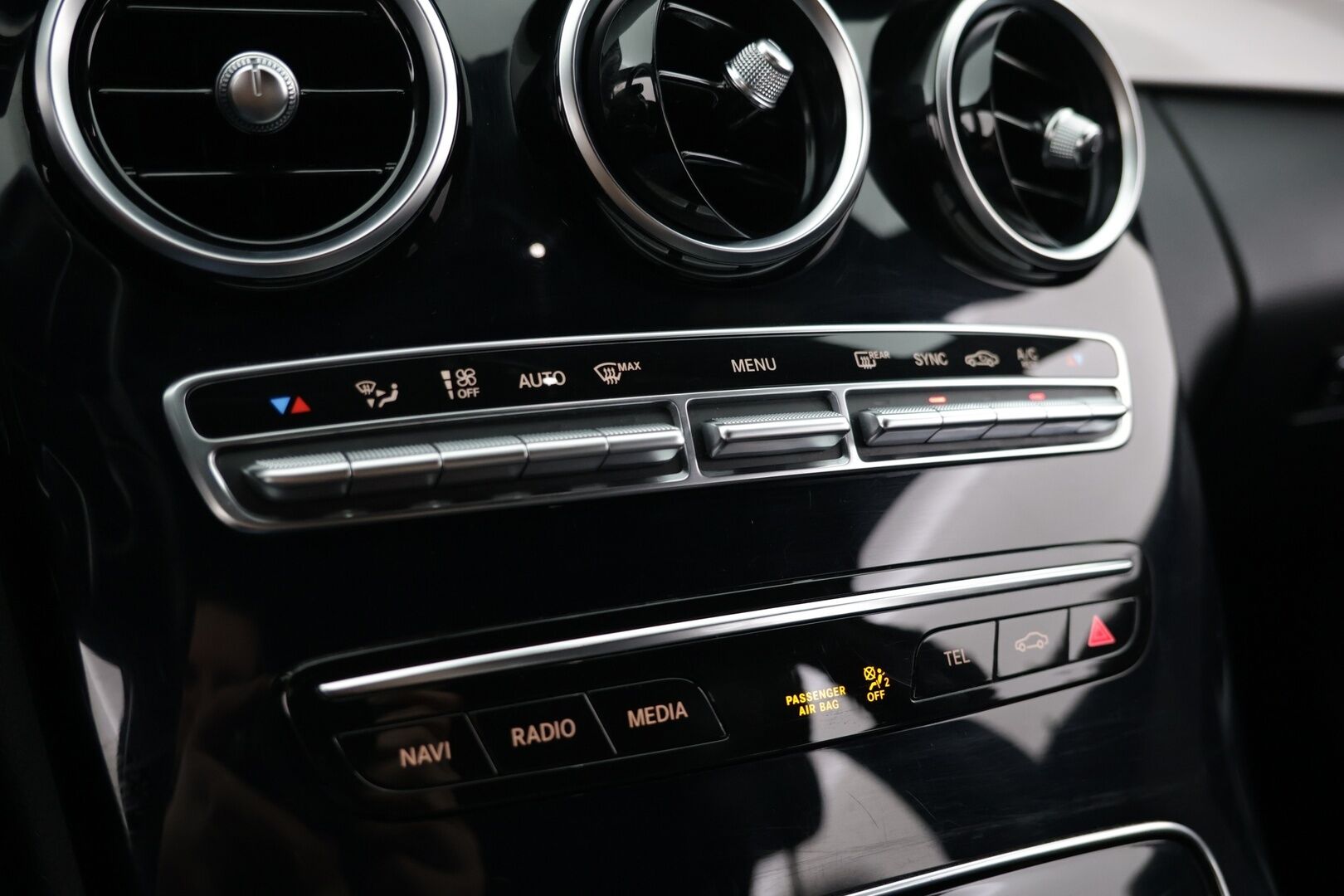 Mercedes-Benz C 2019 180 T A Business AMG * Vakkari / Digimittaristo / P.kamera / Nahkasisusta / Multibeam LED / Sähköpenkit * - Huippusiisti / Kattavasti varusteltu / Hyvin pidetty! - HULLUT AVAJAISHULINAT KORKOTARJOUS 3,29 %