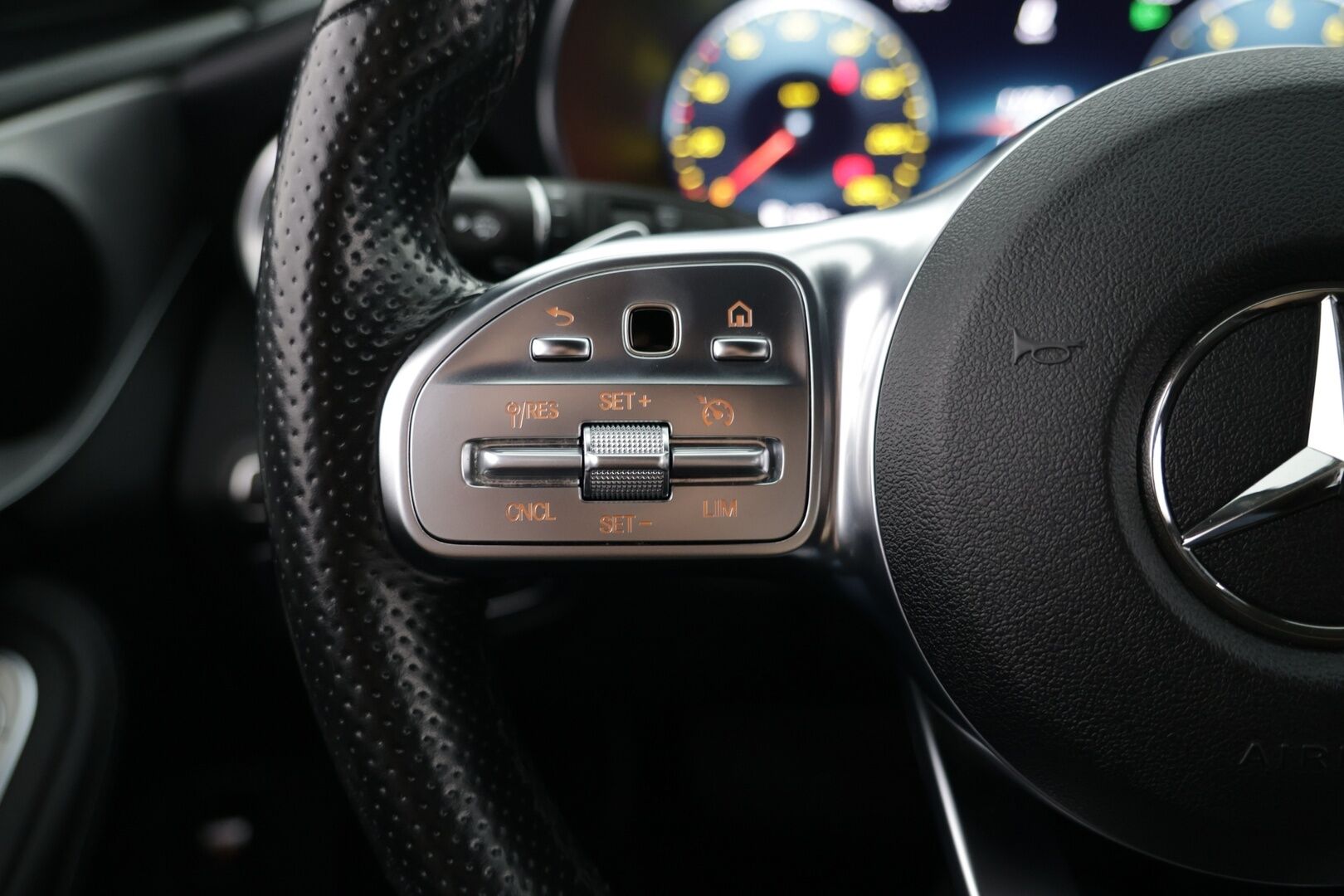 Mercedes-Benz C 2019 180 T A Business AMG * Vakkari / Digimittaristo / P.kamera / Nahkasisusta / Multibeam LED / Sähköpenkit * - Huippusiisti / Kattavasti varusteltu / Hyvin pidetty! - HULLUT AVAJAISHULINAT KORKOTARJOUS 3,29 %