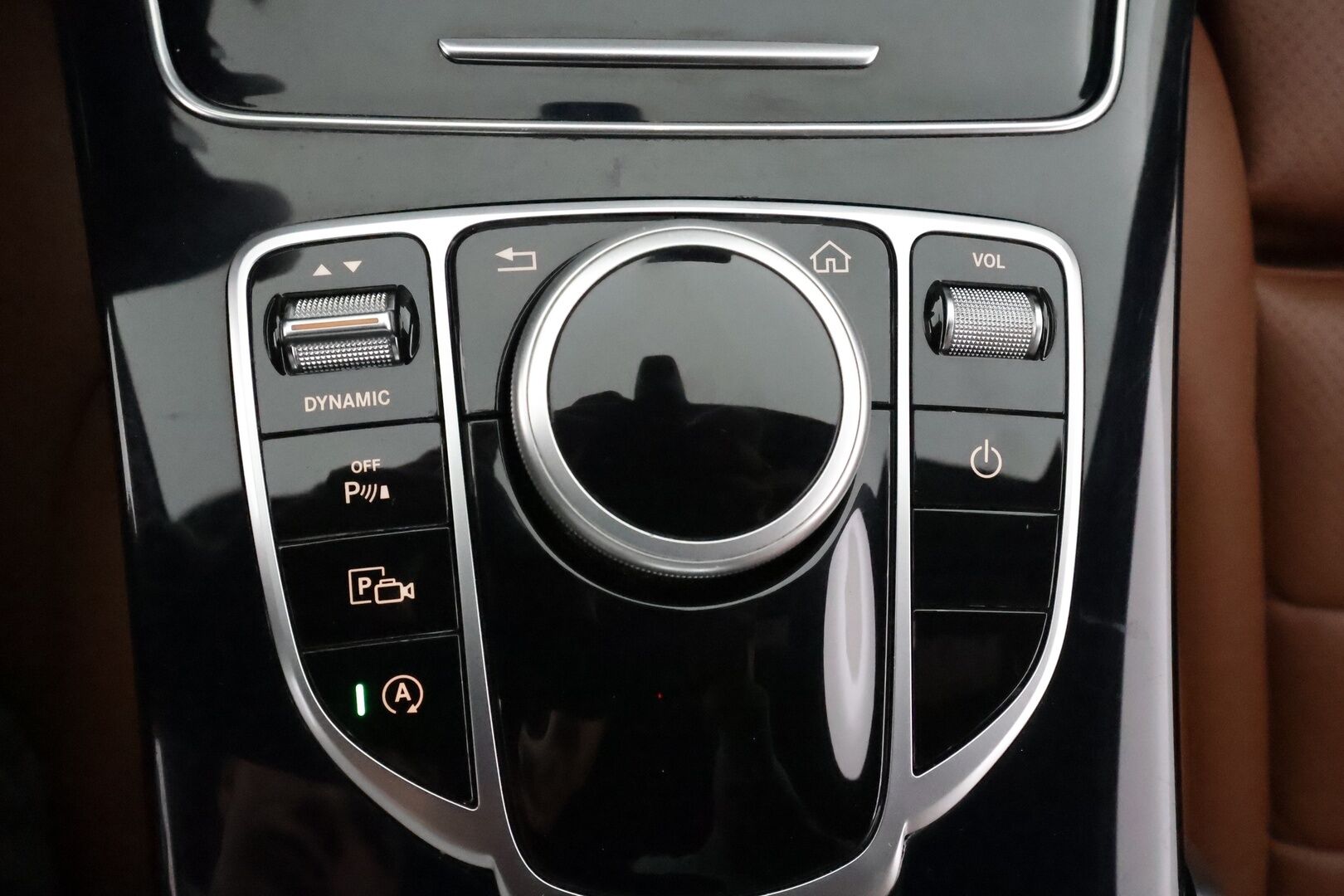 Mercedes-Benz C 2019 180 A Business AMG **Facelift / Digimittaristo / Night-paketti / Ruskeat sporttinahat / P.kamera** - Suomi-auto / LED High Performance / Navi