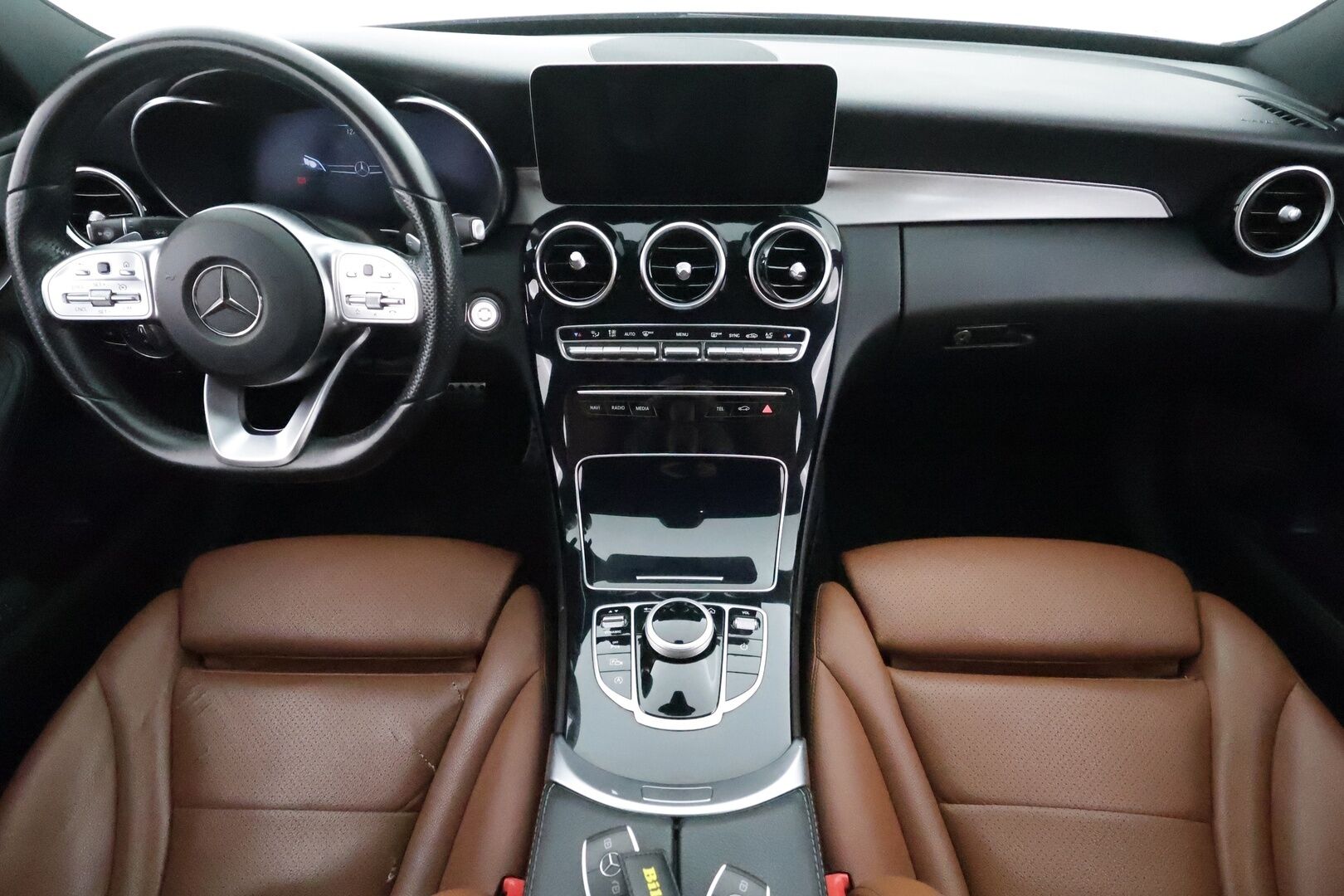 Mercedes-Benz C 2019 180 A Business AMG **Facelift / Digimittaristo / Night-paketti / Ruskeat sporttinahat / P.kamera** - Suomi-auto / LED High Performance / Navi
