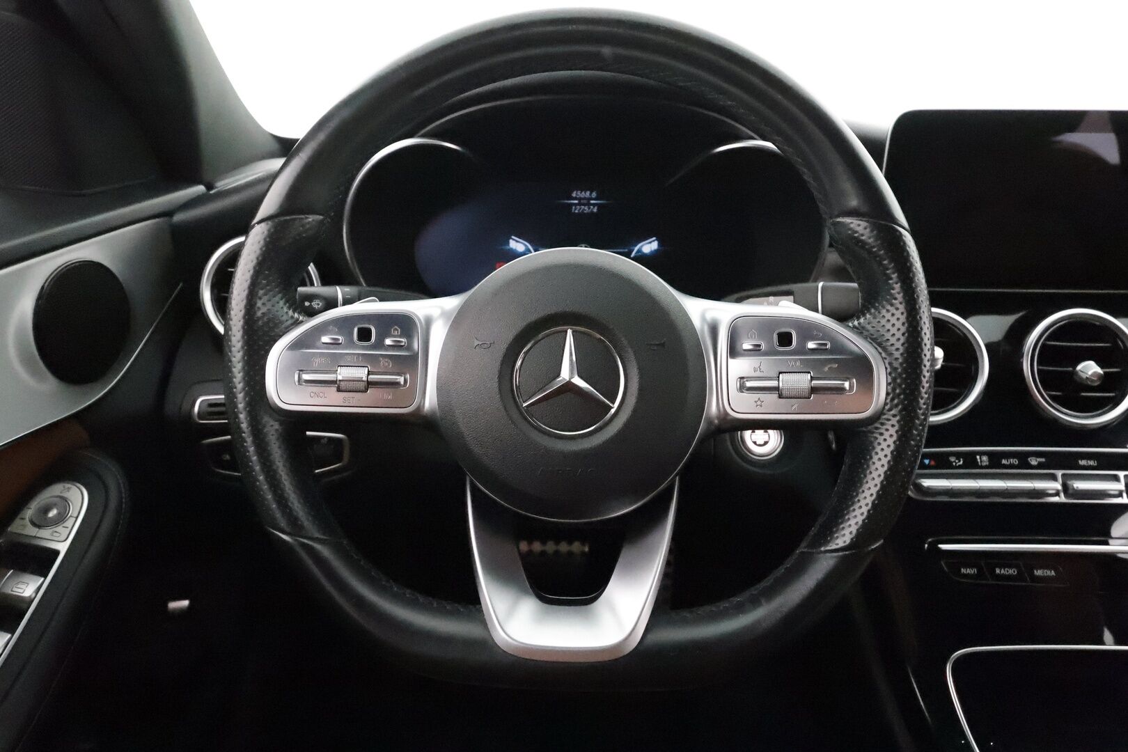 Mercedes-Benz C 2019 180 A Business AMG **Facelift / Digimittaristo / Night-paketti / Ruskeat sporttinahat / P.kamera** - Suomi-auto / LED High Performance / Navi