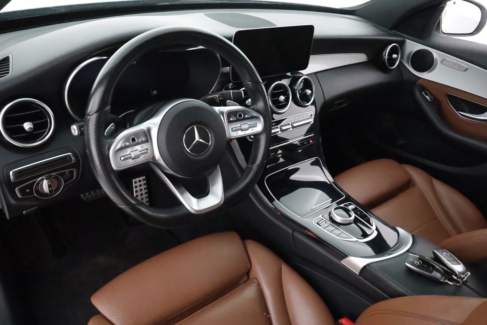Mercedes-Benz C 2019 180 A Business AMG **Facelift / Digimittaristo / Night-paketti / Ruskeat sporttinahat / P.kamera** - Suomi-auto / LED High Performance / Navi