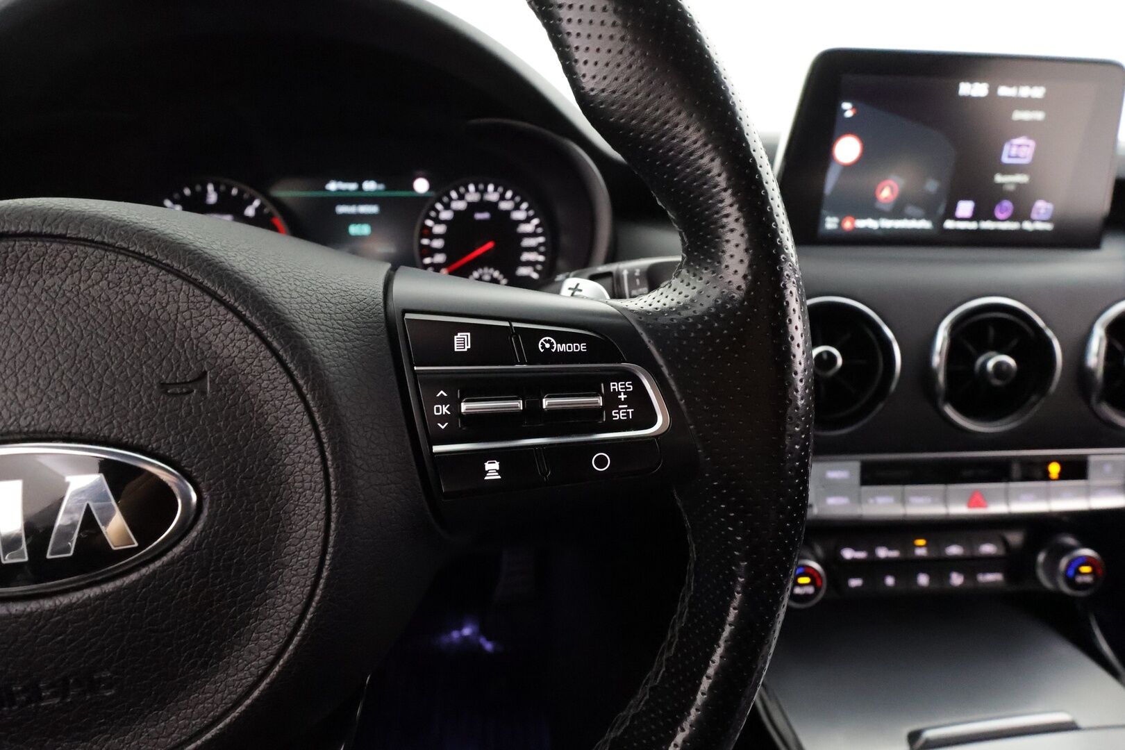 Kia Stinger 2020 2,2 CRDi SCR RWD GT-Line Edition A/T * Adapt.Vakkari / HUD / Ilmastoidut Nahat / Peruutuskamera / KeylessGo / LED / Muistipenkki - Suomiauto / Lohko & Sisäpistoke / Merkkihuollettu!