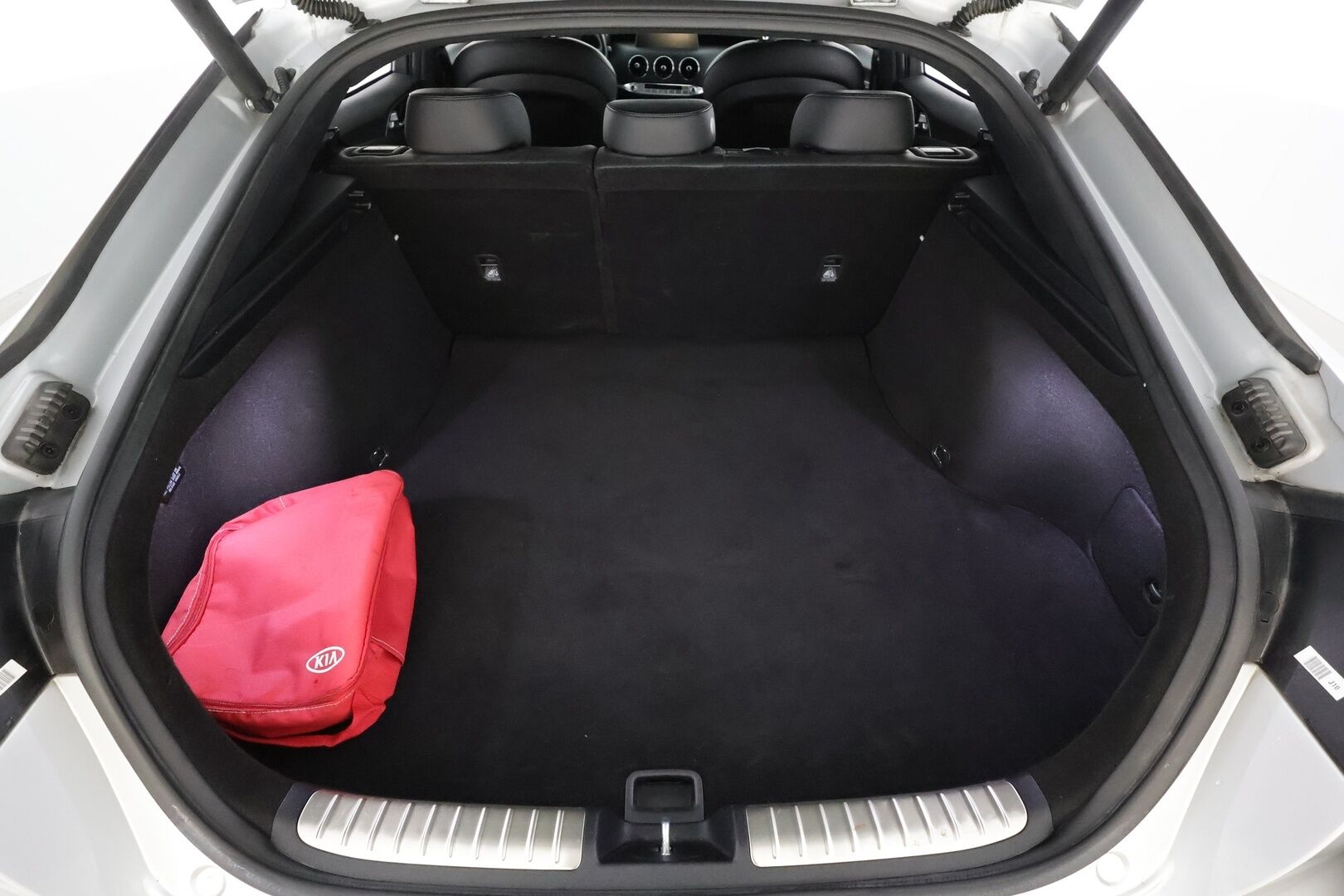 Kia Stinger 2020 2,2 CRDi SCR RWD GT-Line Edition A/T * ACC / HUD / P.kamera / LED / Navi / Muistipenkki / Ilmastoidut nahat / KeylessGo * - Lohko+Sisä / Suomi-auto / Kahdet renkaat aluvanteilla / Merkkihuollettu