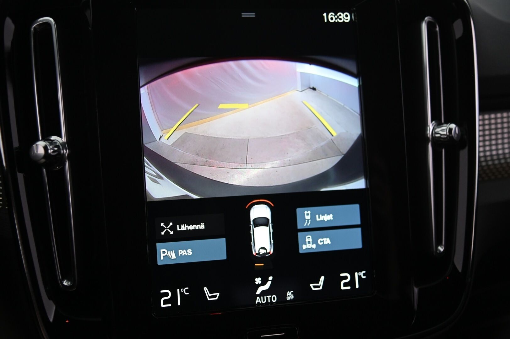 Volvo XC40 2019 T4 R-Design aut - ACC | P-kamera | BLIS | Keyless | 1-omisteinen | Suomi-auto | Mustasisäkatto | 2x Renkaat & vanteet | 2x Avain 