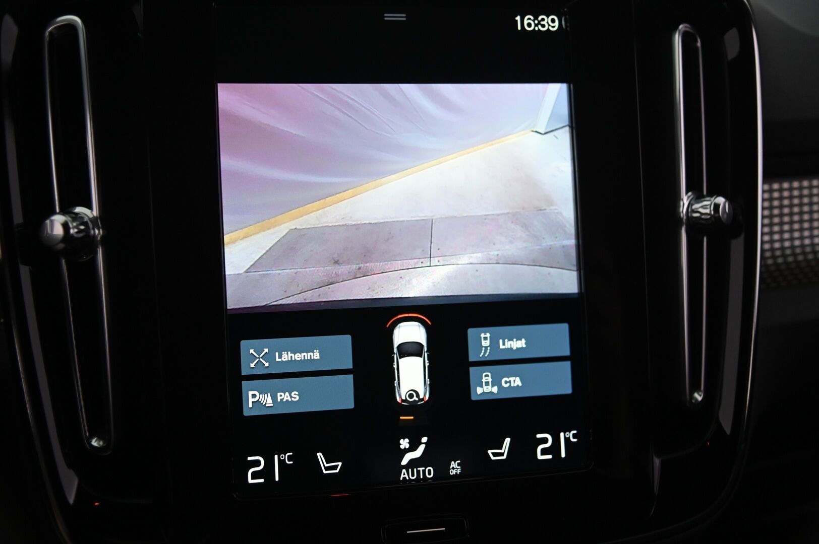 Volvo XC40 2019 T4 R-Design aut - ACC | P-kamera | BLIS | Keyless | 1-omisteinen | Suomi-auto | Mustasisäkatto | 2x Renkaat & vanteet | 2x Avain 