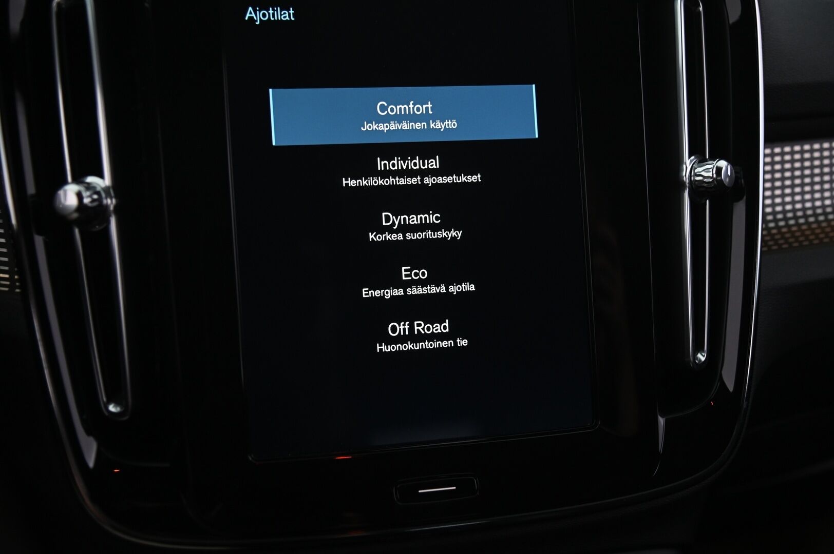 Volvo XC40 2019 T4 R-Design aut - ACC | P-kamera | BLIS | Keyless | 1-omisteinen | Suomi-auto | Mustasisäkatto | 2x Renkaat & vanteet | 2x Avain 