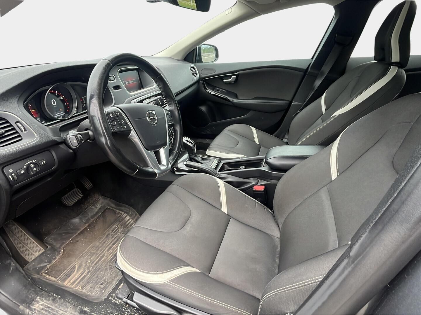 Volvo V40 2019 T2 Business Dynamic Edition aut - Webasto / Digimittaristo / LED ajovalot / Vakionopeudensäädin / Ilmastointi / 
