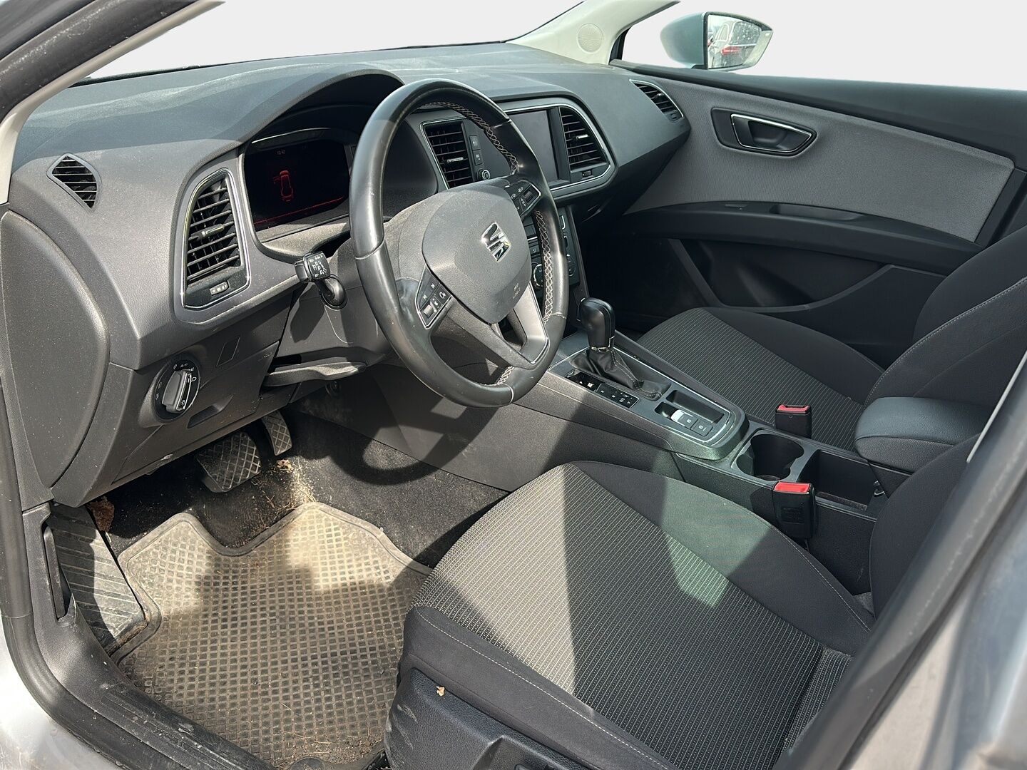 Seat Leon ST 2019 1,0 TSI 115 Ecomotive Style Business DSG * / Vetokoukku / Vakkari / Suomi-auto / Digimittari / Tutkat / * - Juuri huollettu Suomi-auto vetokoukulla