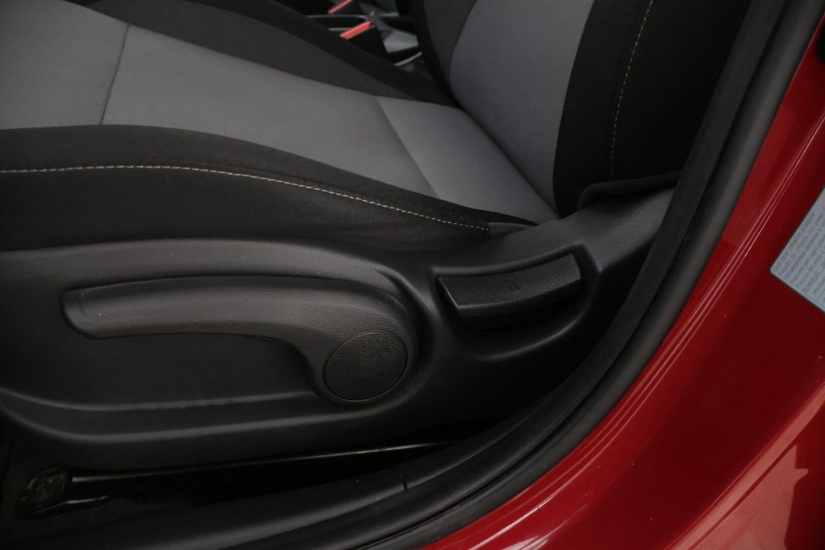 Hyundai i20 Hatchback 2019 1,0 T-GDI 100 hv 5MT Fresh W * Ratinlämmitin / AUX / Lohkolämmitin * - * 1-om Suomi-auto / Merkkiliikkeen huoltokirja * - HULLUT BLACKWEEK JATKOT - KORKOTARJOUS 2,49%