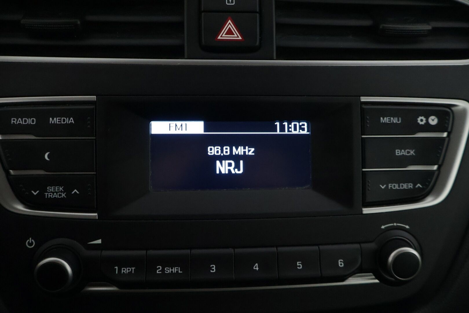 Hyundai i20 Hatchback 2019 1,0 T-GDI 100 hv 5MT Fresh W * Ratinlämmitin / AUX / Lohkolämmitin * - * 1-om Suomi-auto / Merkkiliikkeen huoltokirja * - HULLUT BLACKWEEK JATKOT - KORKOTARJOUS 2,49%