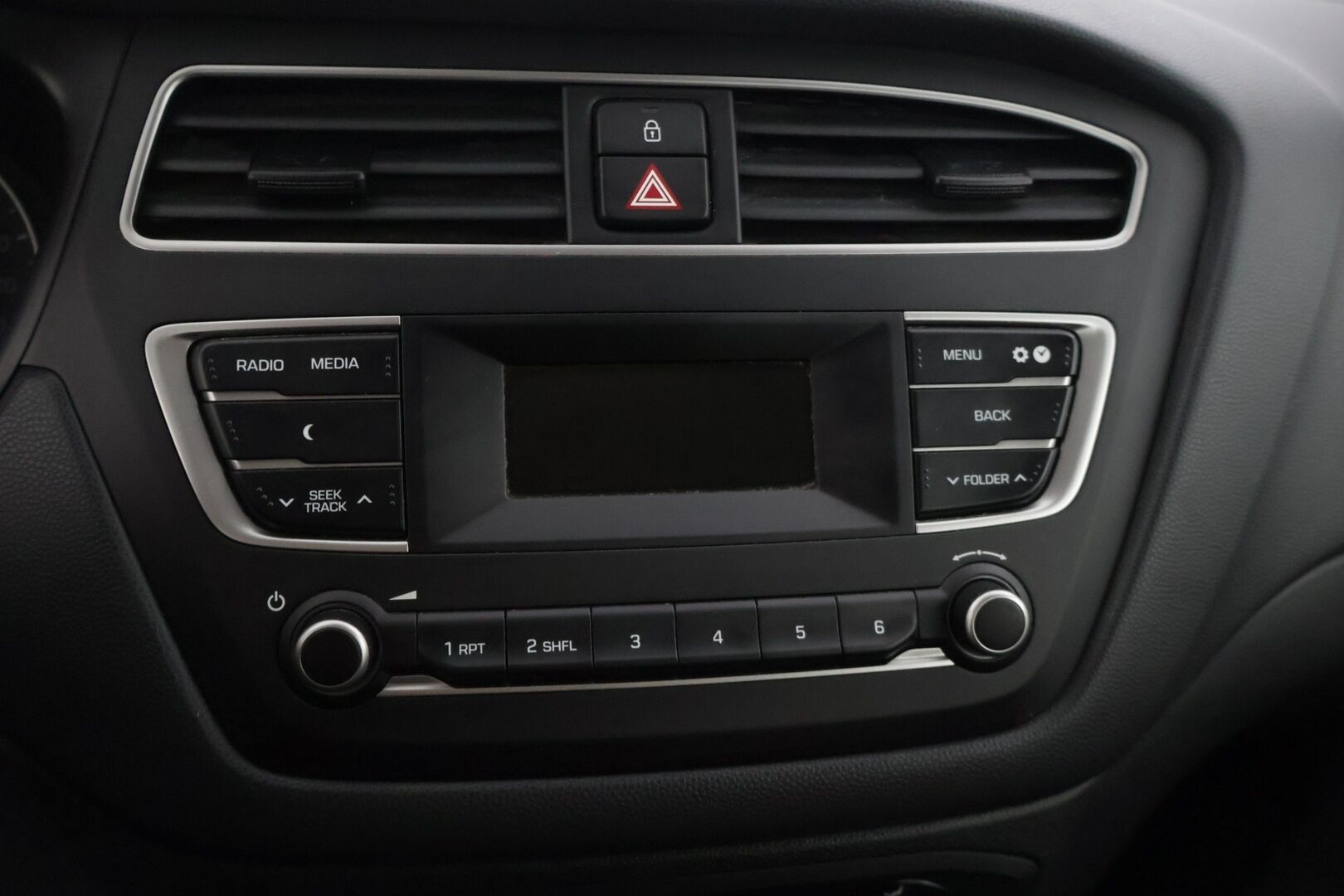 Hyundai i20 Hatchback 2019 1,0 T-GDI 100 hv 5MT Fresh W * Ratinlämmitin / AUX / Lohkolämmitin * - * 1-om Suomi-auto / Merkkiliikkeen huoltokirja *