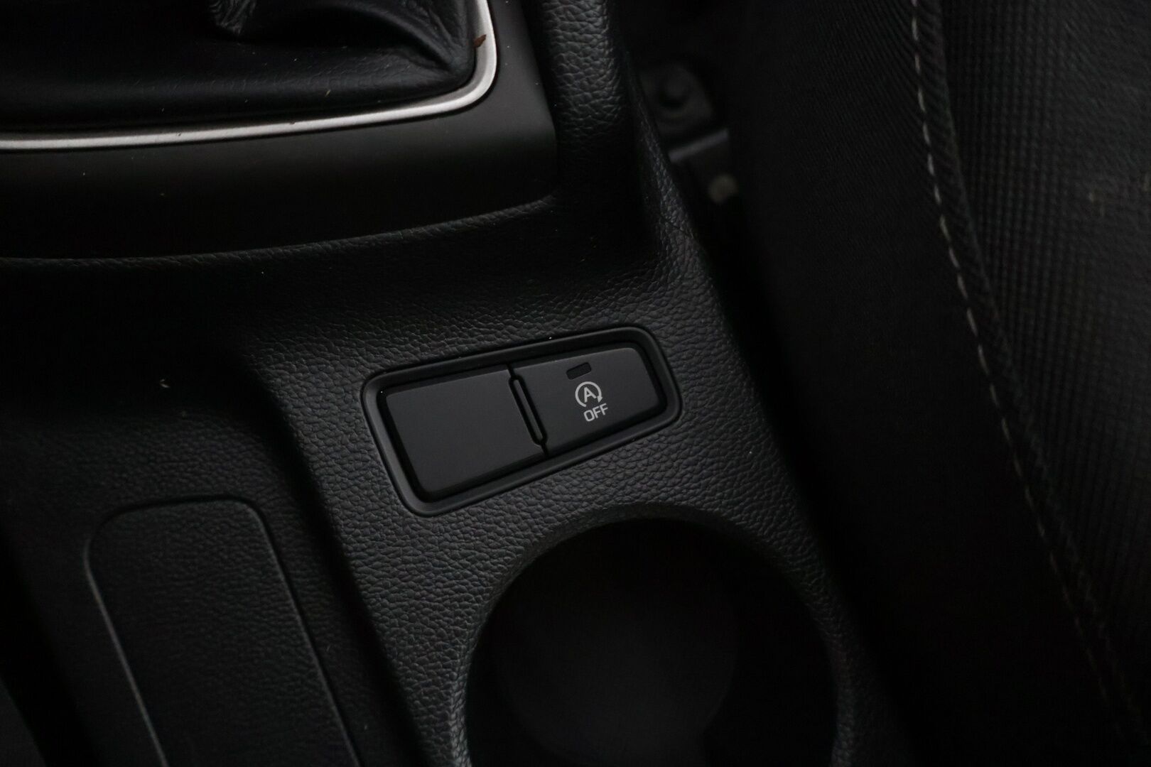 Hyundai i20 Hatchback 2019 1,0 T-GDI 100 hv 5MT Fresh W * Ratinlämmitin / AUX / Lohkolämmitin * - * 1-om Suomi-auto / Merkkiliikkeen huoltokirja *