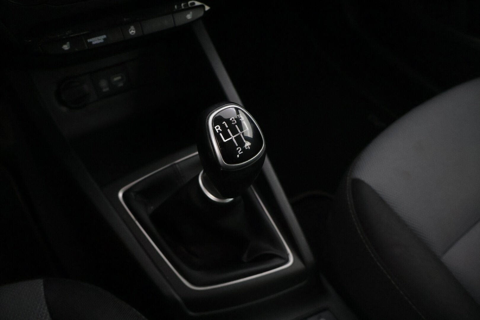 Hyundai i20 Hatchback 2019 1,0 T-GDI 100 hv 5MT Fresh W * Ratinlämmitin / AUX / Lohkolämmitin * - * 1-om Suomi-auto / Merkkiliikkeen huoltokirja * - HULLUT BLACKWEEK JATKOT - KORKOTARJOUS 2,49%