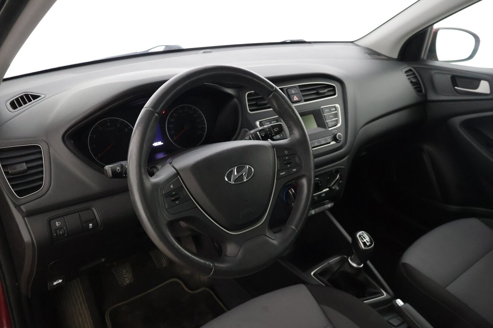 Hyundai i20 Hatchback 2019 1,0 T-GDI 100 hv 5MT Fresh W * Ratinlämmitin / AUX / Lohkolämmitin * - * 1-om Suomi-auto / Merkkiliikkeen huoltokirja * - HULLUT BLACKWEEK JATKOT - KORKOTARJOUS 2,49%