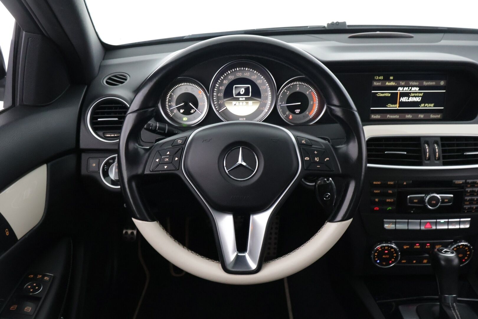 Mercedes-Benz C 2011 BE Coupé A Premium Business AMG - Kahdet hyvät renkaat / hyvä huoltohistoria / Edition 1 / AMG-Styling