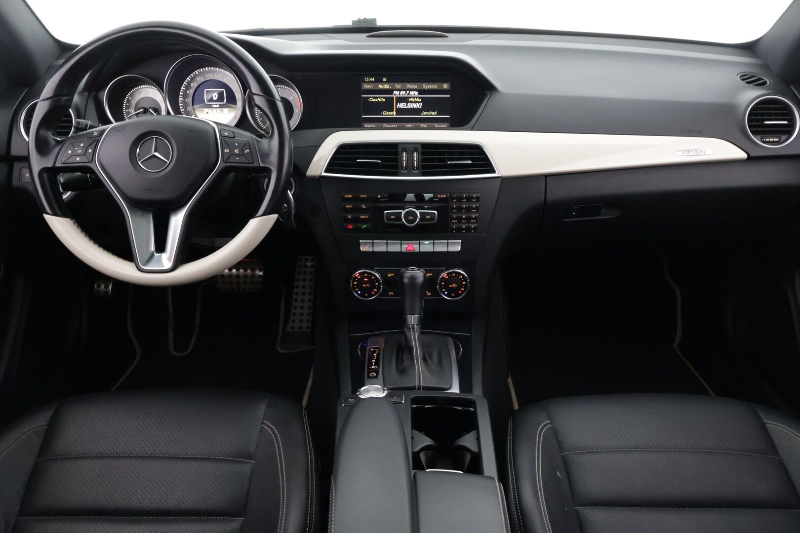 Mercedes-Benz C 2011 BE Coupé A Premium Business AMG - Kahdet hyvät renkaat / hyvä huoltohistoria / Edition 1 / AMG-Styling