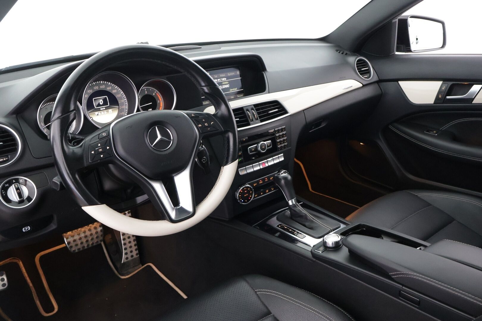 Mercedes-Benz C 2011 BE Coupé A Premium Business AMG - Kahdet hyvät renkaat / hyvä huoltohistoria / Edition 1 / AMG-Styling