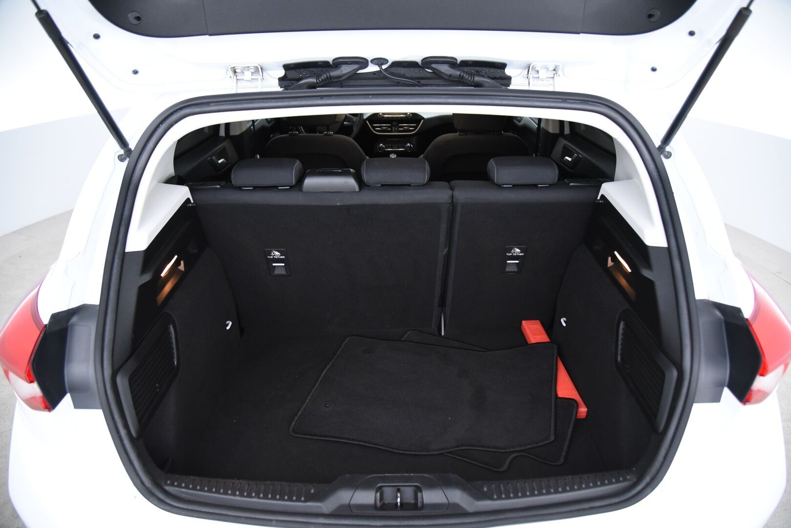 Ford Focus 2018 1,0 EcoBoost 125 hv M6 Trend 5-ovinen  / Kaistavahti / Vakkari / Ratinlämmitys / Tutkat / Apple&Android - Facelift malli! / Siisti Suomi-auto kaksilla hyvillä renkailla! / Ketju vaihdettu!