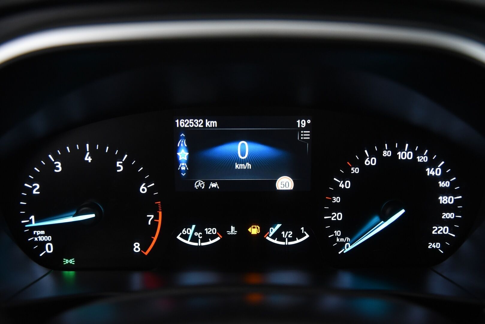 Ford Focus 2018 1,0 EcoBoost 125 hv M6 Trend 5-ovinen  / Kaistavahti / Vakkari / Ratinlämmitys / Tutkat / Apple&Android - Facelift malli! / Siisti Suomi-auto kaksilla hyvillä renkailla! / Ketju vaihdettu!