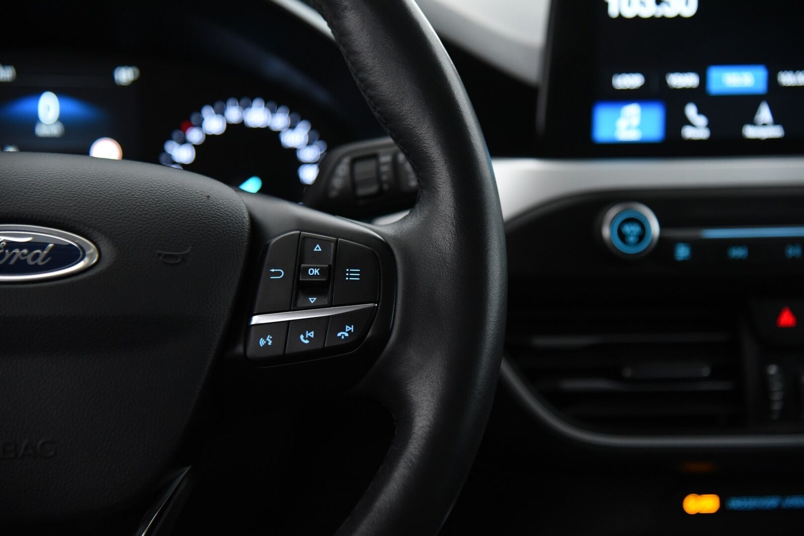 Ford Focus 2018 1,0 EcoBoost 125 hv M6 Trend 5-ovinen  / Kaistavahti / Vakkari / Ratinlämmitys / Tutkat / Apple&Android - Facelift malli! / Siisti Suomi-auto kaksilla hyvillä renkailla! / Ketju vaihdettu!