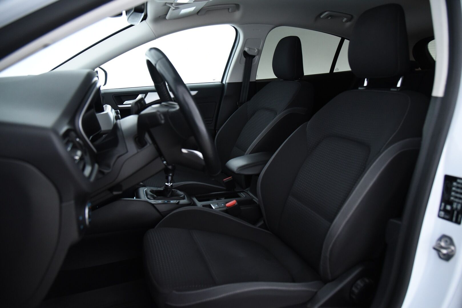 Ford Focus 2018 1,0 EcoBoost 125 hv M6 Trend 5-ovinen  / Kaistavahti / Vakkari / Ratinlämmitys / Tutkat / Apple&Android - Facelift malli! / Siisti Suomi-auto kaksilla hyvillä renkailla! / Ketju vaihdettu!