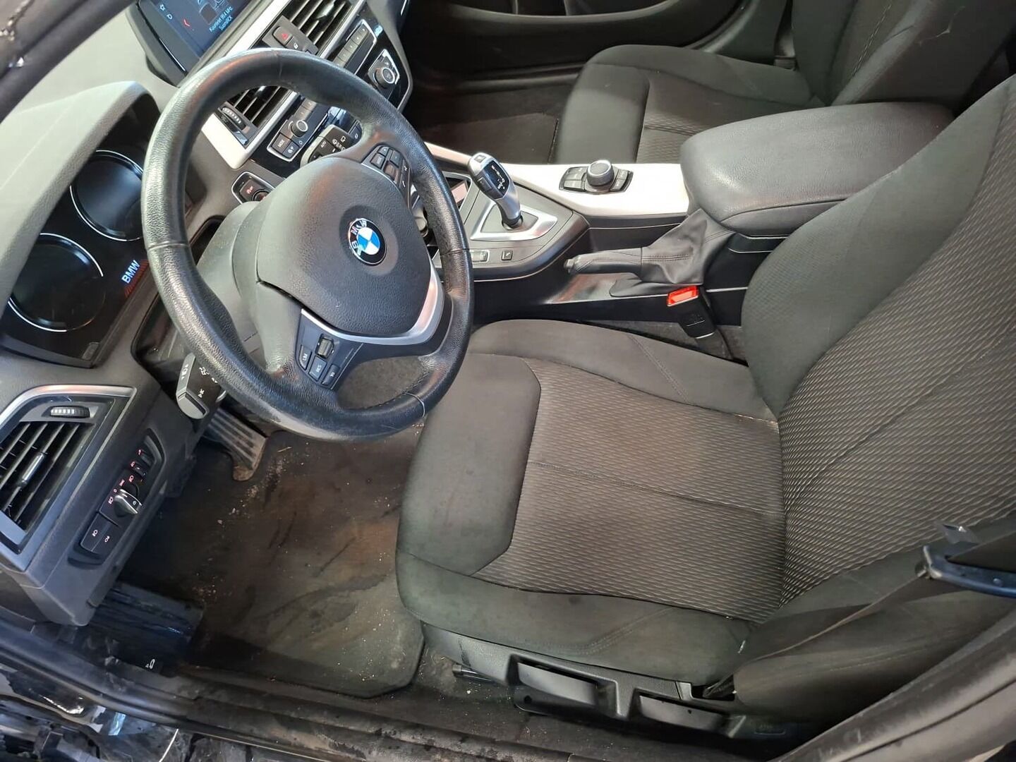 BMW 118 2018 F20 Hatchback 118i A Automatic Edition - | Vakionopeudensäädin | Lohko sisähaaralla | Avaimeton käynnistys | Kahdet aluvanteet ja renkaat | Automaattinen ilmastointi |
