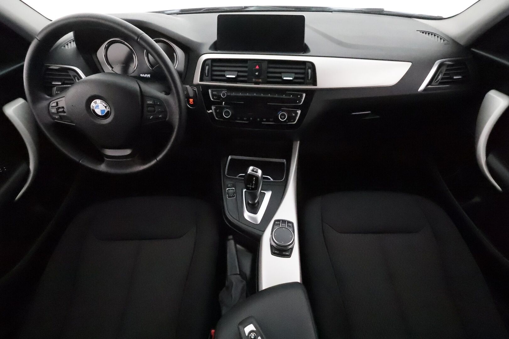 BMW 118 2019 F20 LCI Hatchback 118i A  **Facelift / Prof. Navi / Suomi-auto / LED / Lohko / Kahdet renkaat**