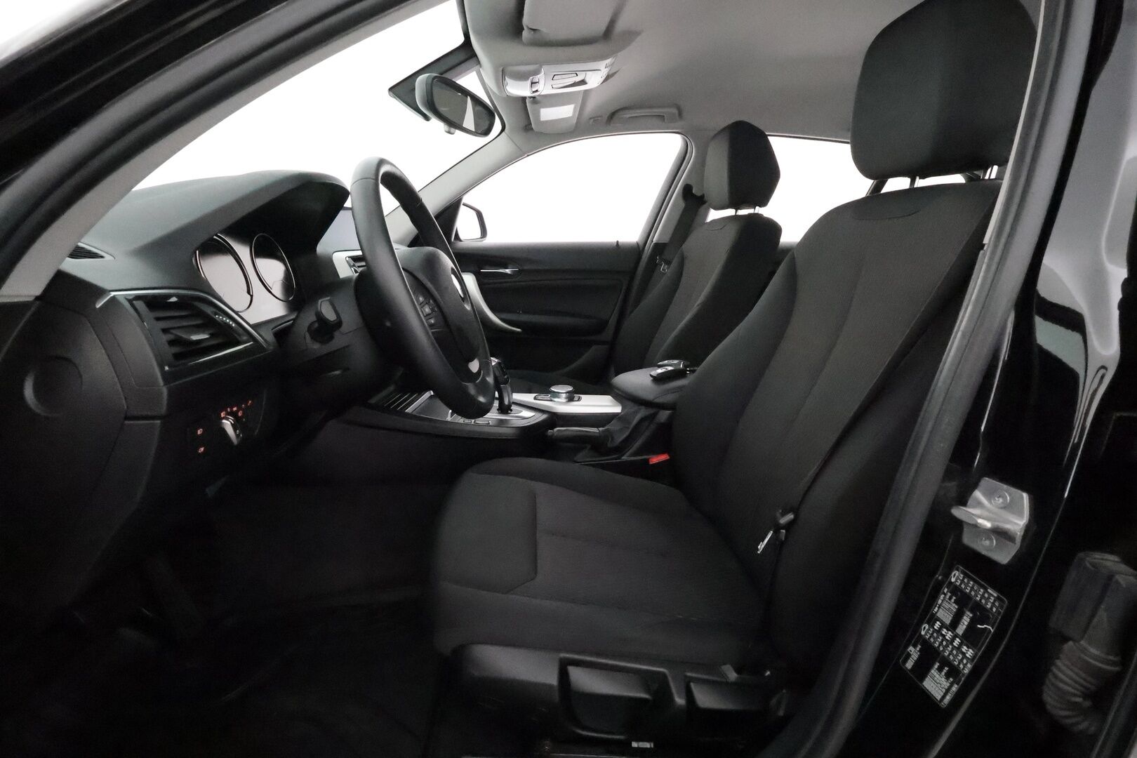BMW 118 2019 F20 LCI Hatchback 118i A  **Facelift / Prof. Navi / Suomi-auto / LED / Lohko / Kahdet renkaat**