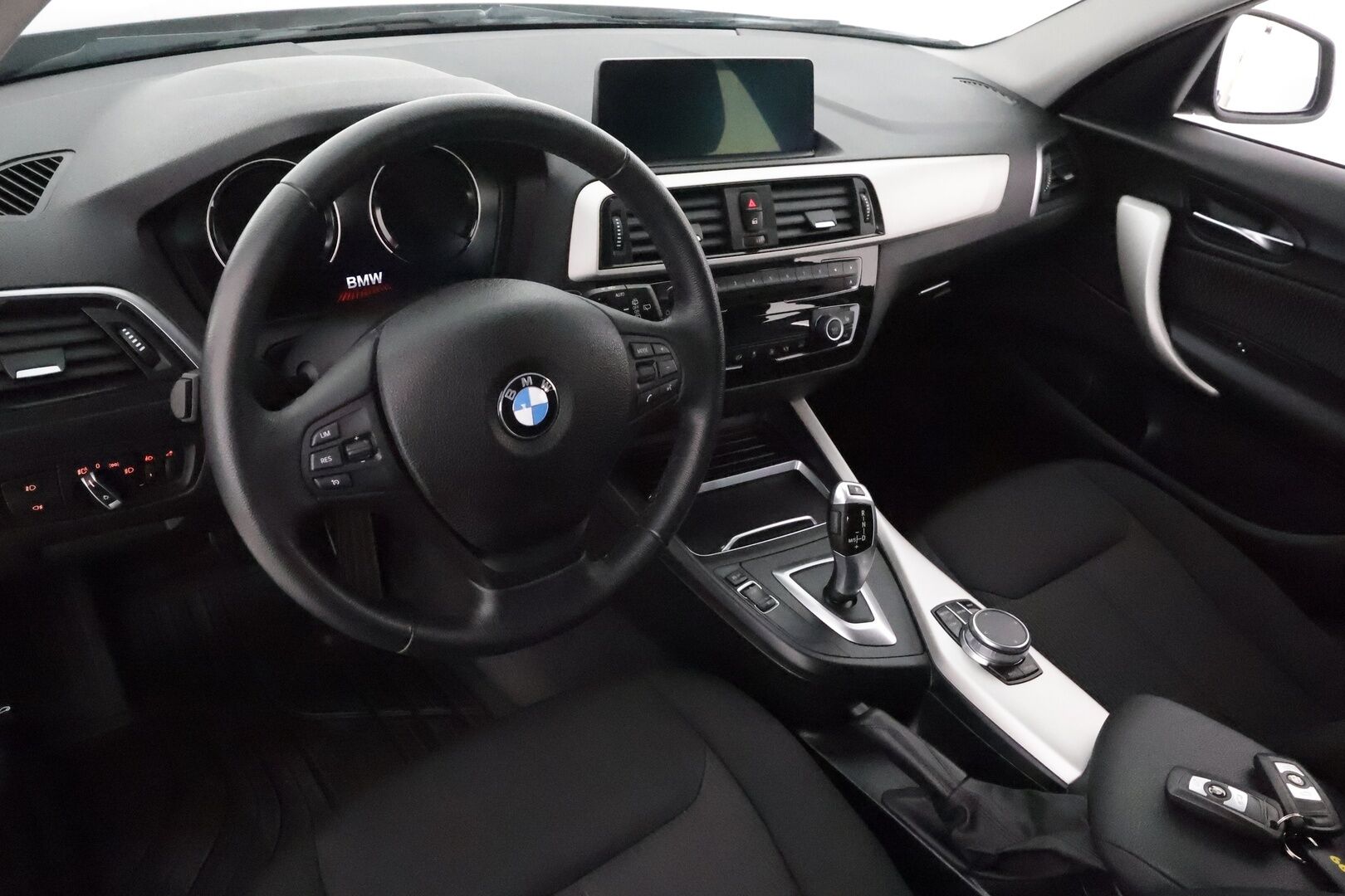 BMW 118 2019 F20 LCI Hatchback 118i A  **Facelift / Prof. Navi / Suomi-auto / LED / Lohko / Kahdet renkaat**