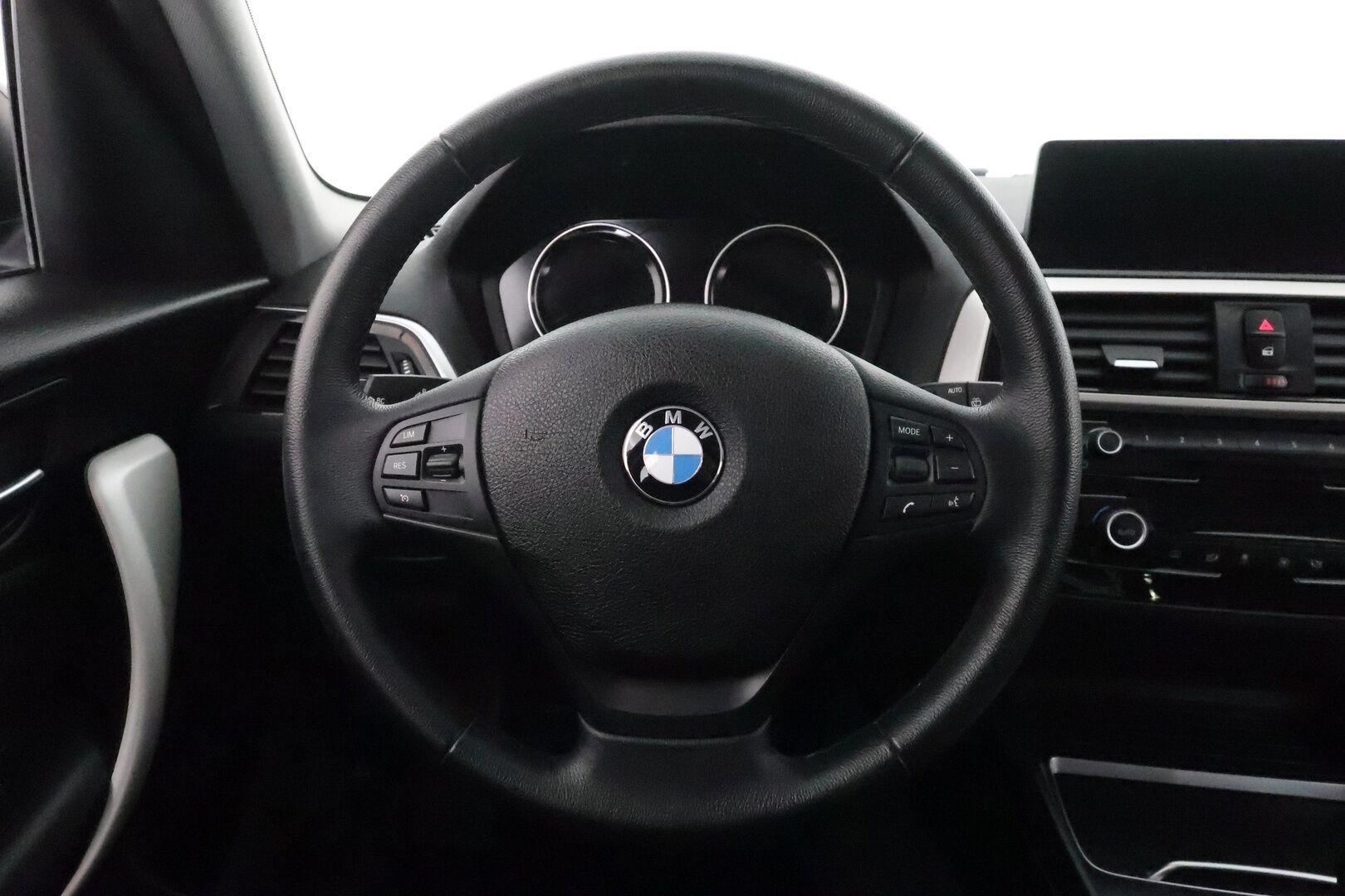 BMW 118 2019 F20 LCI Hatchback 118i A  **Facelift / Prof. Navi / Suomi-auto / LED / Lohko / Kahdet renkaat**
