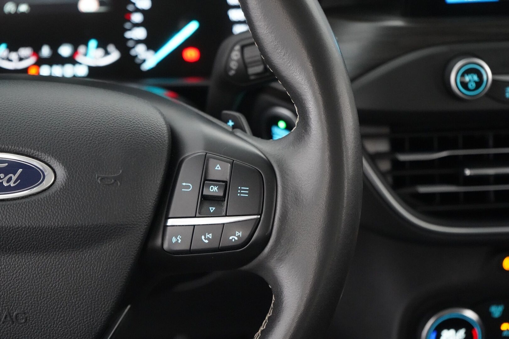 Ford Focus 2019 1,5 EcoBoost 150hv A8 Vignale Wagon - Webasto | ACC | Kamera | Nahkasisusta | Hud | Keyless | S.kontti | Suomi-auto | Huollettu 85tkm | Kahdet renkaat | 2-Omisteinen |
